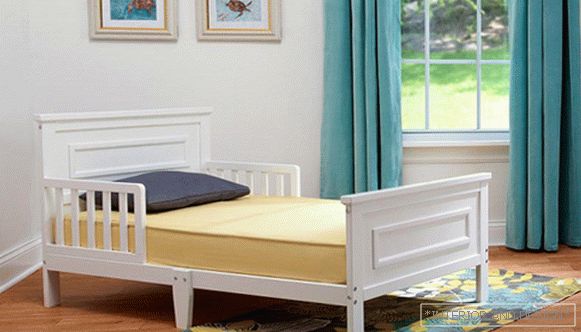 Кревет за трогодишње дете са бочним странама - 1