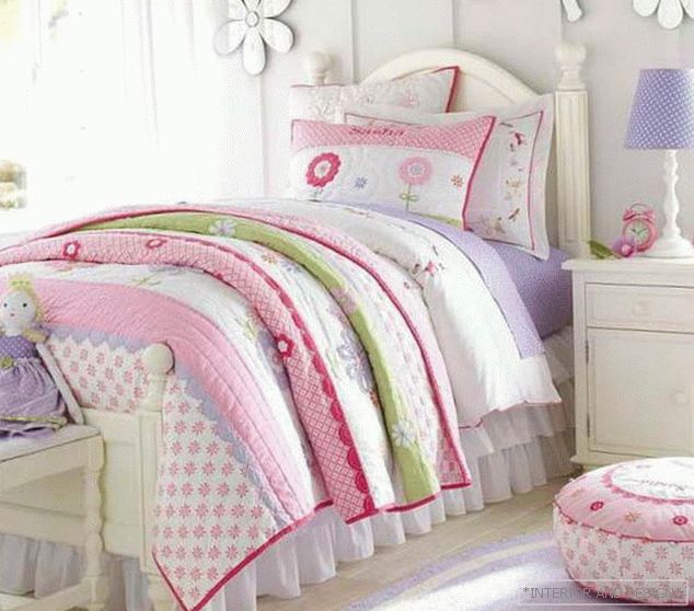Спаваћа соба у ружичастим и љубичастим нијансама - фотографије