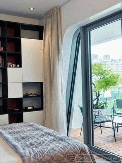 Спаваћа соба са одвојеним балконом или лођом - фотографија